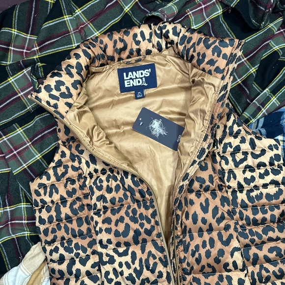 LANDS END VEST - Picture 3 of 6